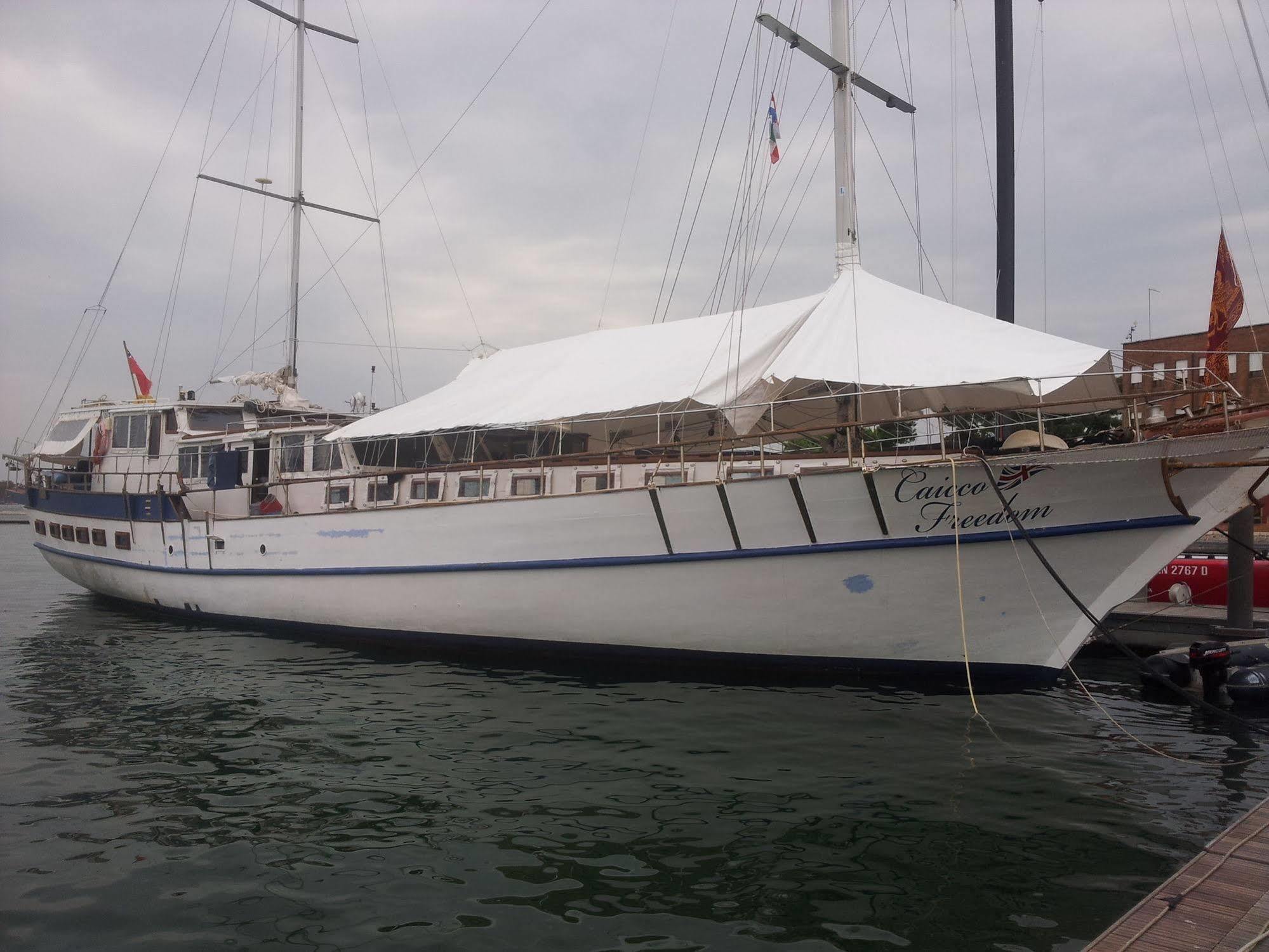 Venezia Boat & Breakfast Caicco Freedom Hotel Luaran gambar