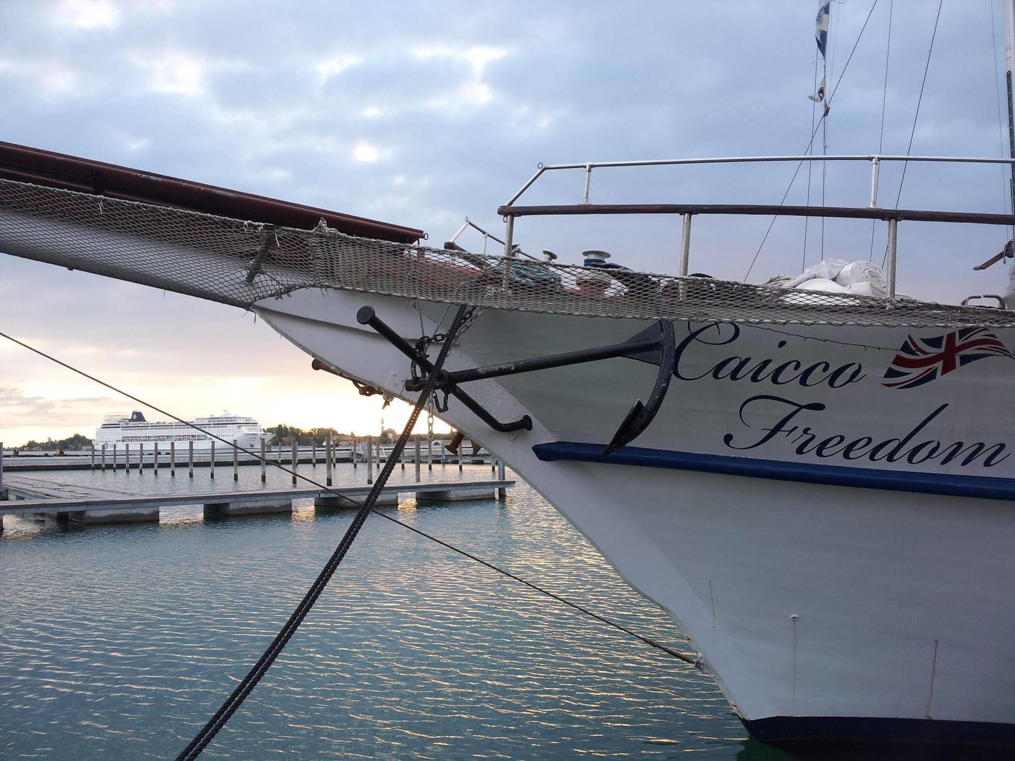 Venezia Boat & Breakfast Caicco Freedom Hotel Luaran gambar